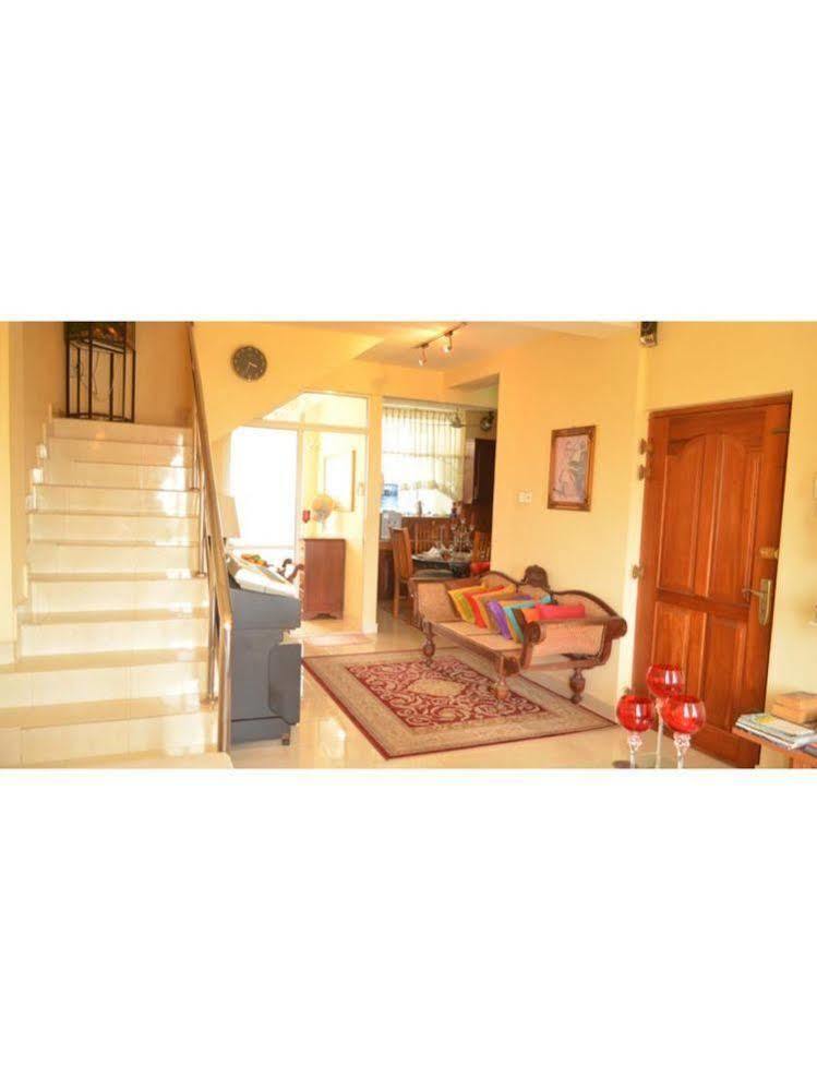 Apartmán Frangipani Dehiwala-Mount Lavinia Exteriér fotografie